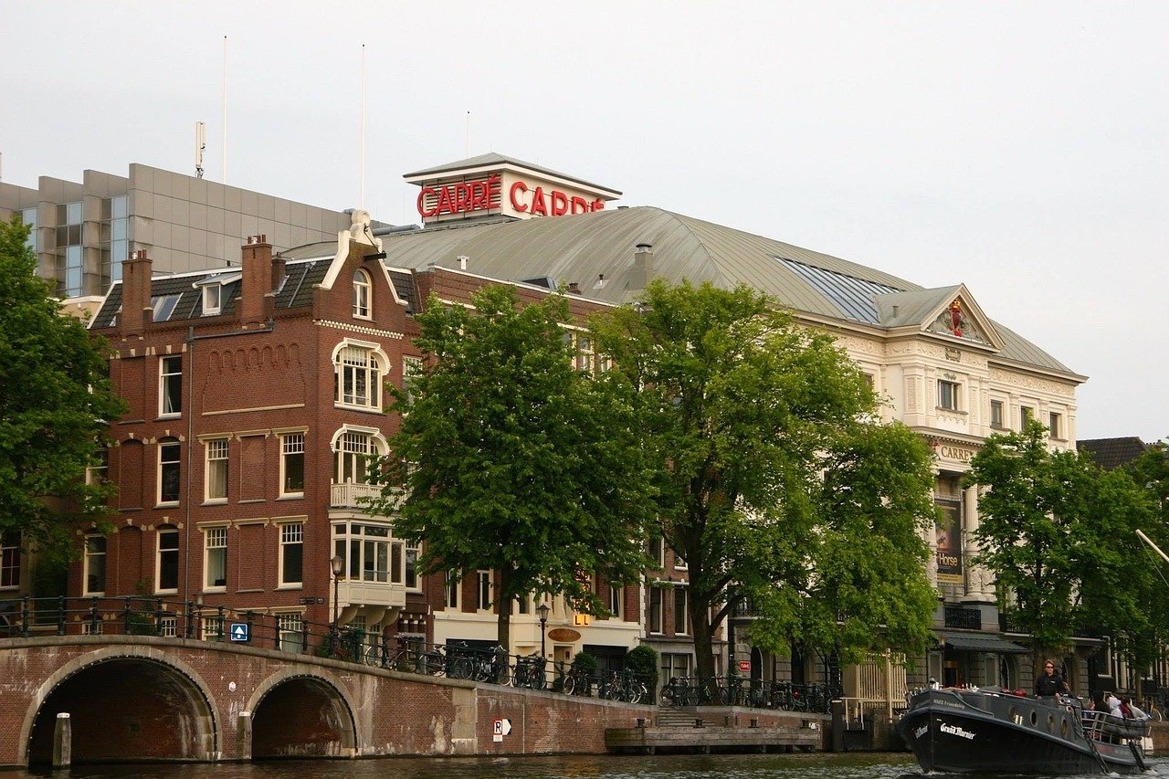 Carré theatre Amsterdam - Picture by Françoise Rondaij-Koch via Pixabay